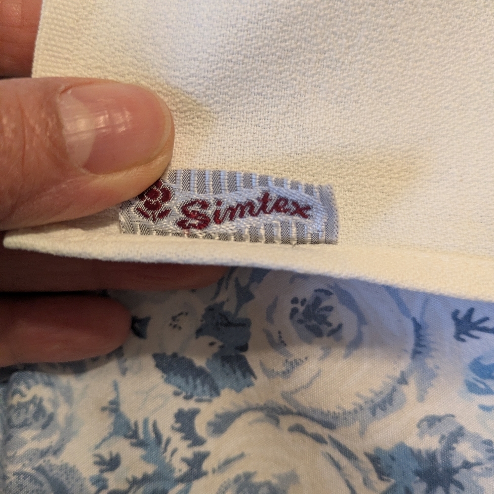 MCM "Symphony" Tablecloth by Simtex - Picture 3 of 7